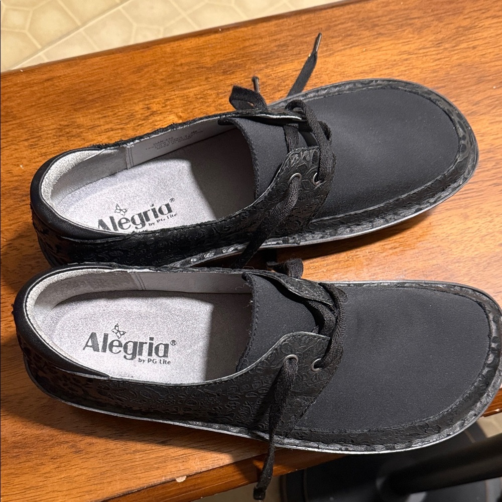 Alegria Men's Black Slip-On Loafers